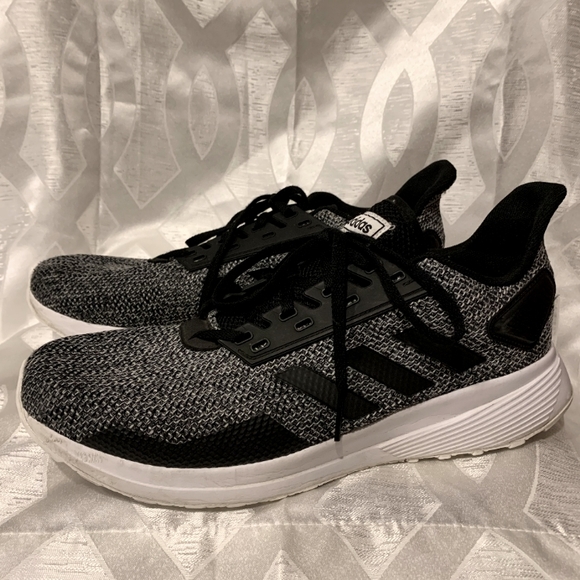 Men's Adidas size 11 athletic shoes - Picture 1 of 3